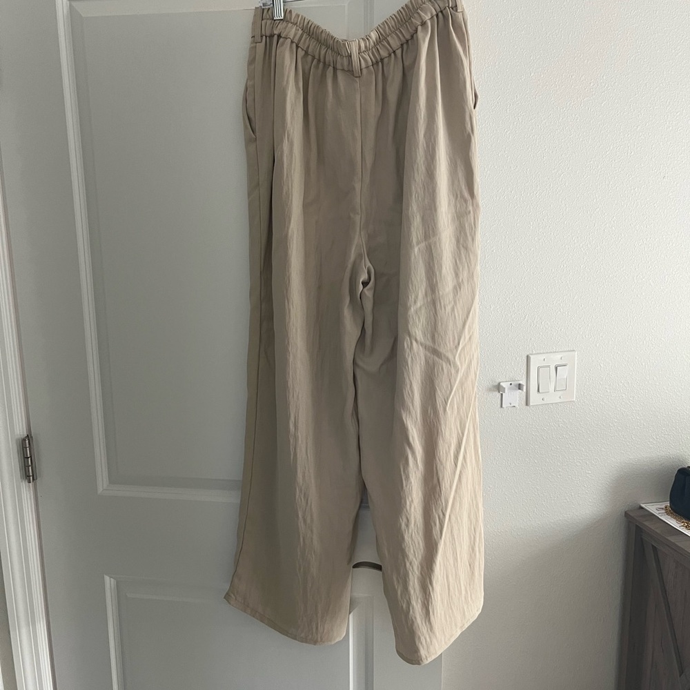 Brand-new pants, really beautiful